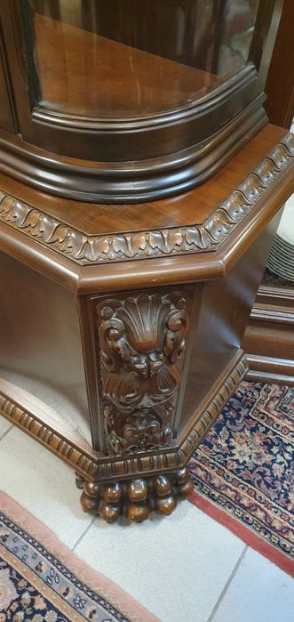 Stylowa serwantka - witryna na lwich łapach