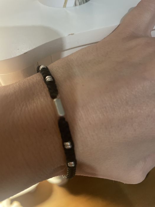 Pulseira ajustável preta e prata