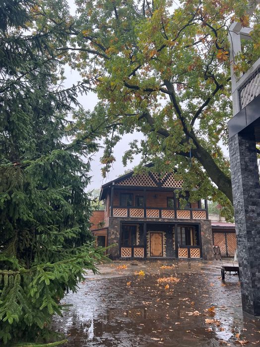 Будинок біля річки