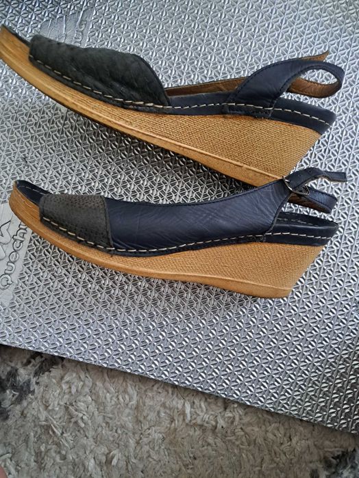 Sandaly na koturnie Lasocki  39