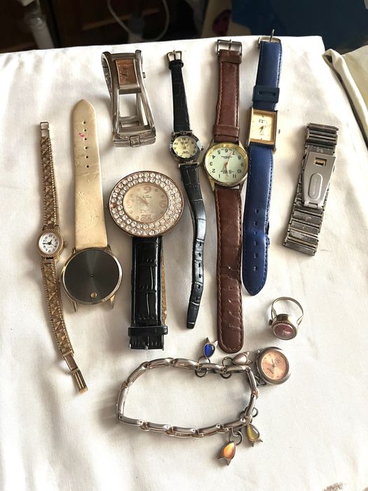 9- ть годинників б/ у без батарейок ,оптом