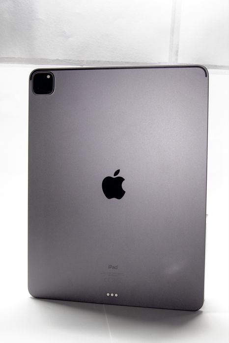 iPad Pro 12.9 5th Generation + Complete Kit64584630990467123