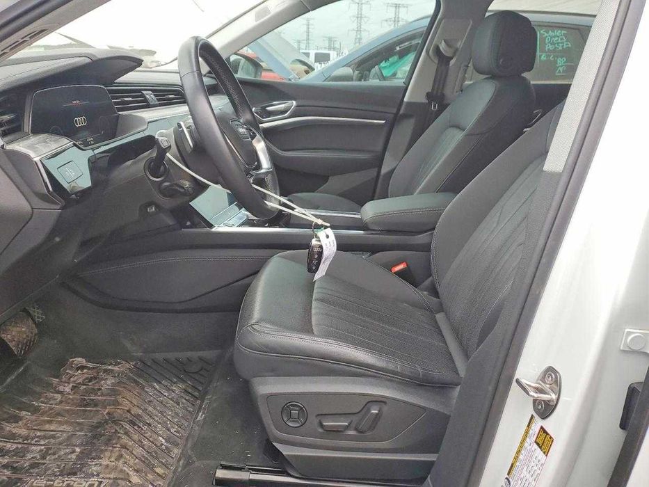 Audi E-tron Premium Plus 2022 *