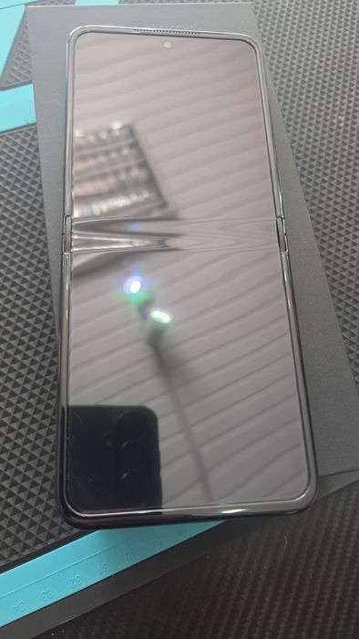 Motorola Razr 60 jak nowy