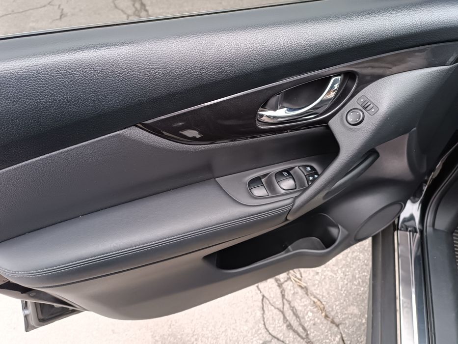 Автомобіль Nissan Rogue