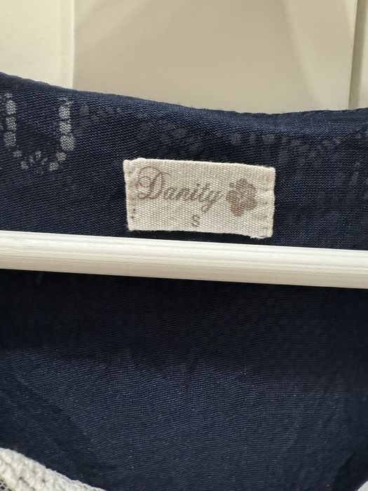 Vestido de renda azul e branco