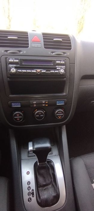 Volkswagen Golf V 1.6 mpi