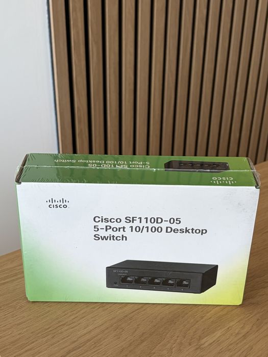Switch de Mesa Cisco SF110D-05 NOVO
