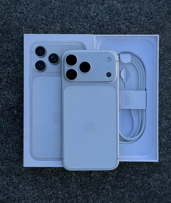 iPhone 17 pro max Silver 256GB
