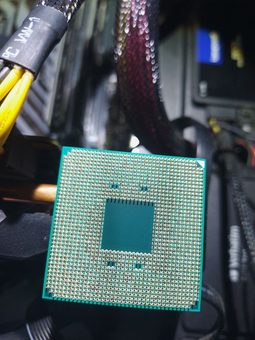 Процесор AMD Ryzen 5 2600 (AM4, Zen+, 6 ядер / 12 потоків, 3.4-3.9 GHz))