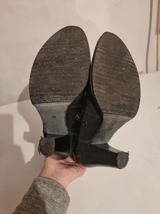Buty     ze skorki