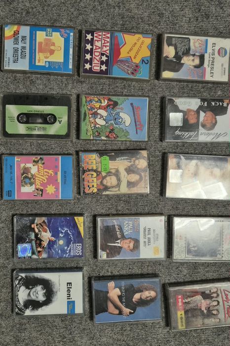 Zestaw kaset magnetofonowych 13 szt + 2 pudełka (Lady Pank, Smerfy, Modern Talking)
