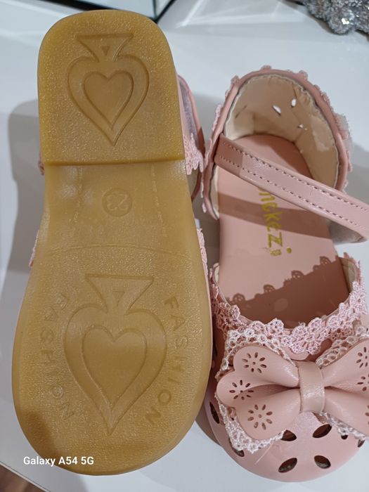 Sandałki dziewczęce