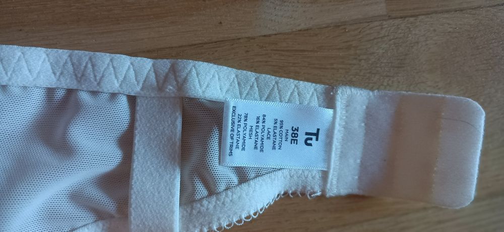Uroczy Biustonosz Bawełniany w Truskawki firmy TUU