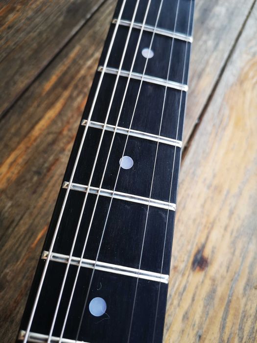 Ibanez AZ 2204 (réplica custom made)