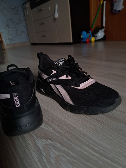 Кросівки  жіночі  Reebok