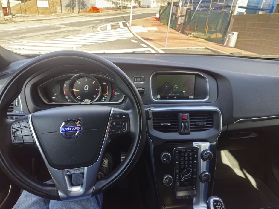 Volvo v40 r design 2015