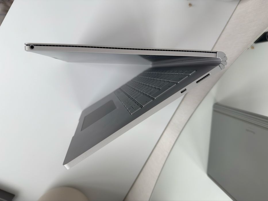 Продам Microsoft Surface Book 2 i7 ідеал