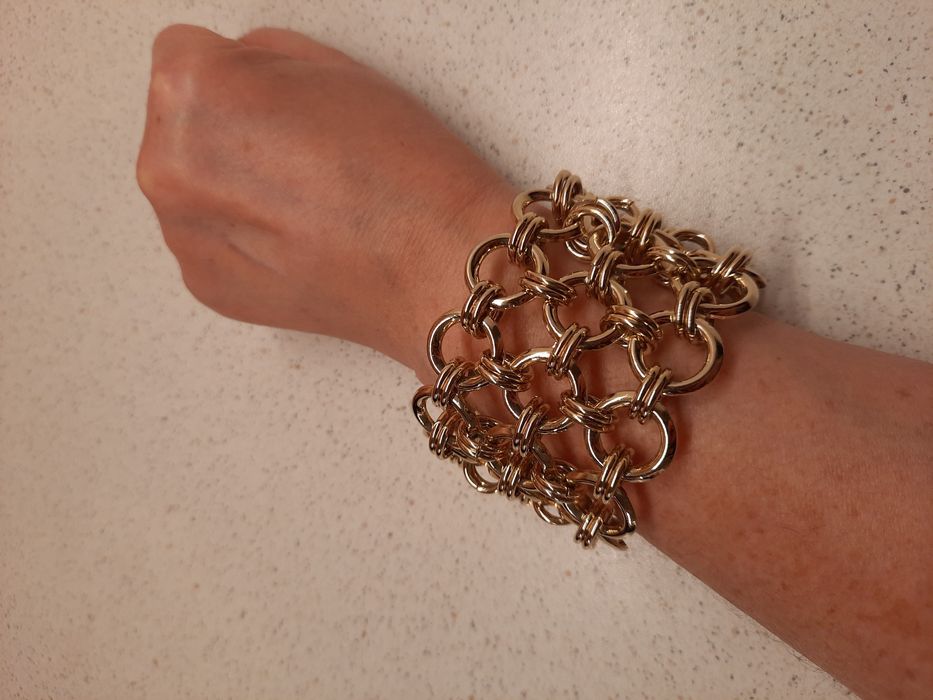 Bransoletka metalowa w kolorze złotym