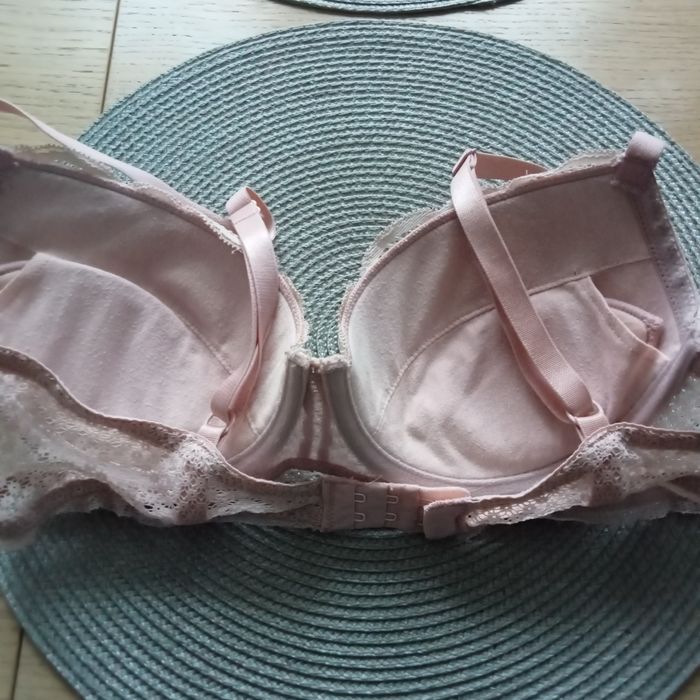 Biustonosz push up, koronkowy Esotiq 70D