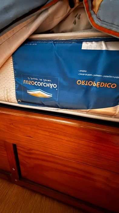 Cama de  corpo e e meio  muito bom estado