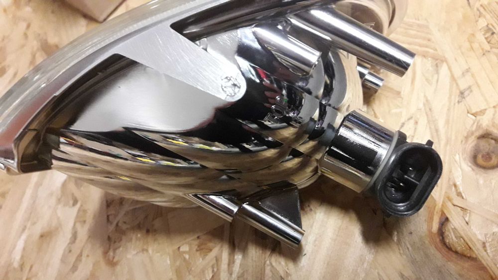 Lampa Przednia Boczna Prawa AL172568 OE John Deere