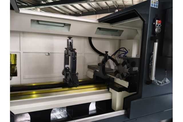 Токарний верстат по металу станок з ЧПК MAST ML 520x1500 SH8