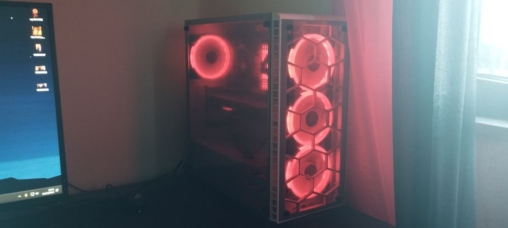Gaming PC with some use but in very good condition, complete setup64309610227586121
