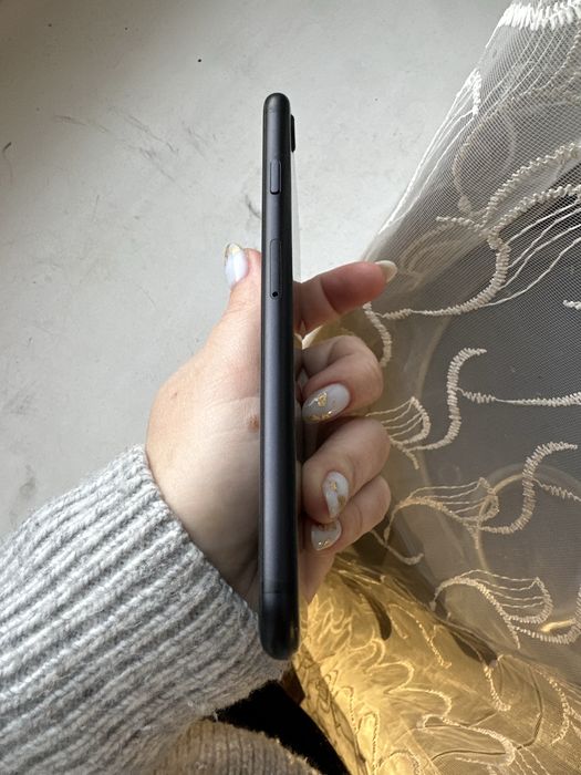 Iphone SE 2020  64 мб айфон