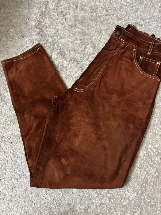 Calças em pele genuina