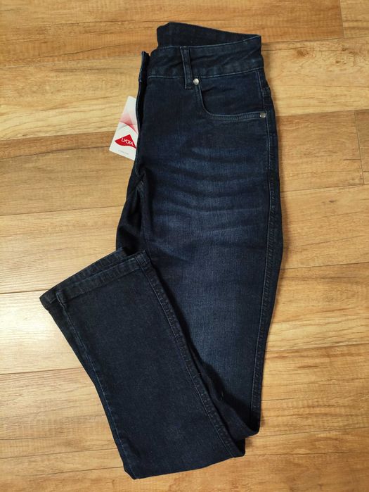 Nowe jeansy z metką