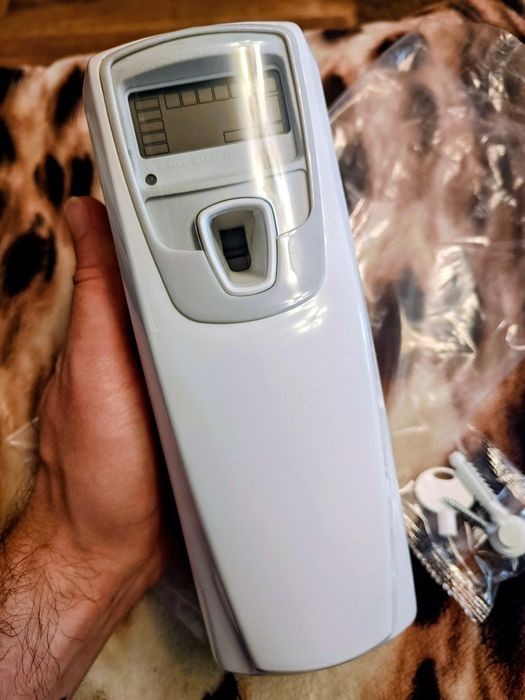 Электронный диспенсер освежителя воздуха Gatto А-3100 LCD