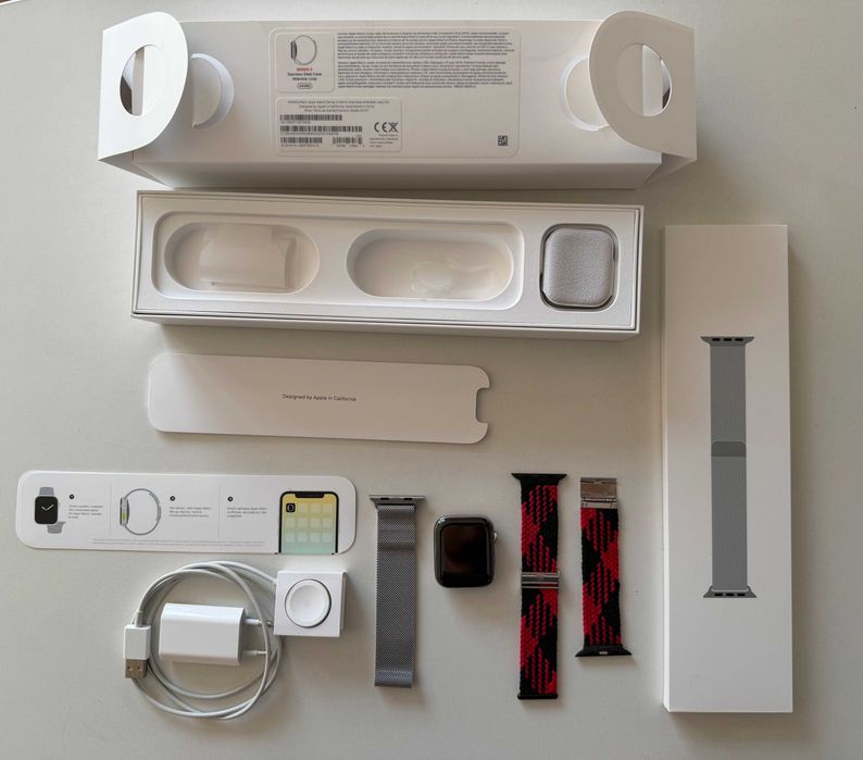 Apple Watch Series 5  44mm GPS + Cellular