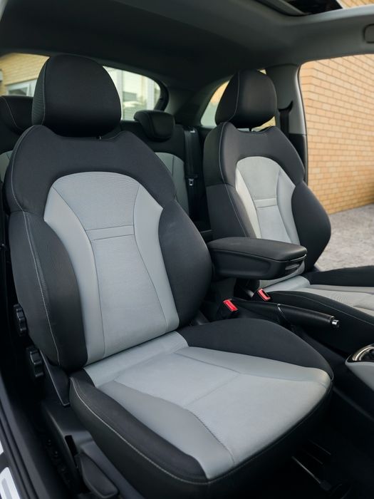 Audi A1 1.6 TDi * Teto de abrir*