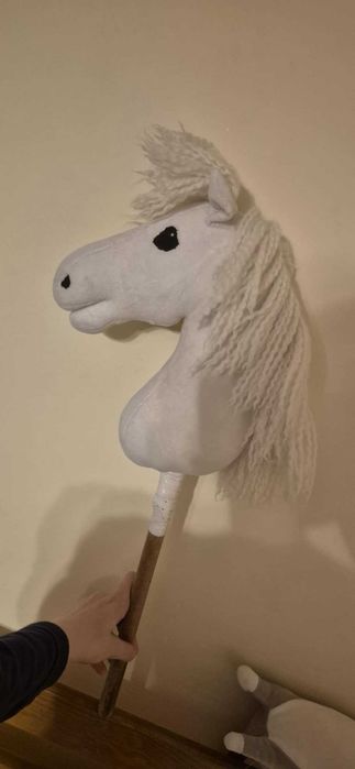 Biały hobby horse