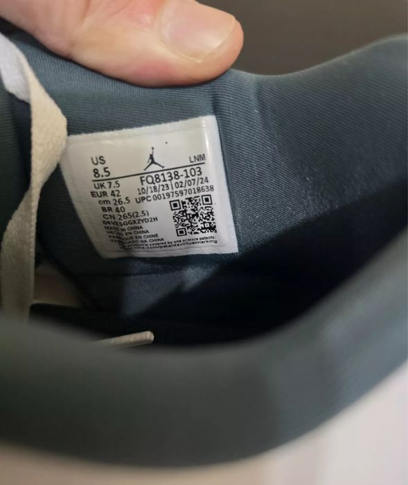 Кроссовки Nike Air Jordan 4 Retro FQ8138-103