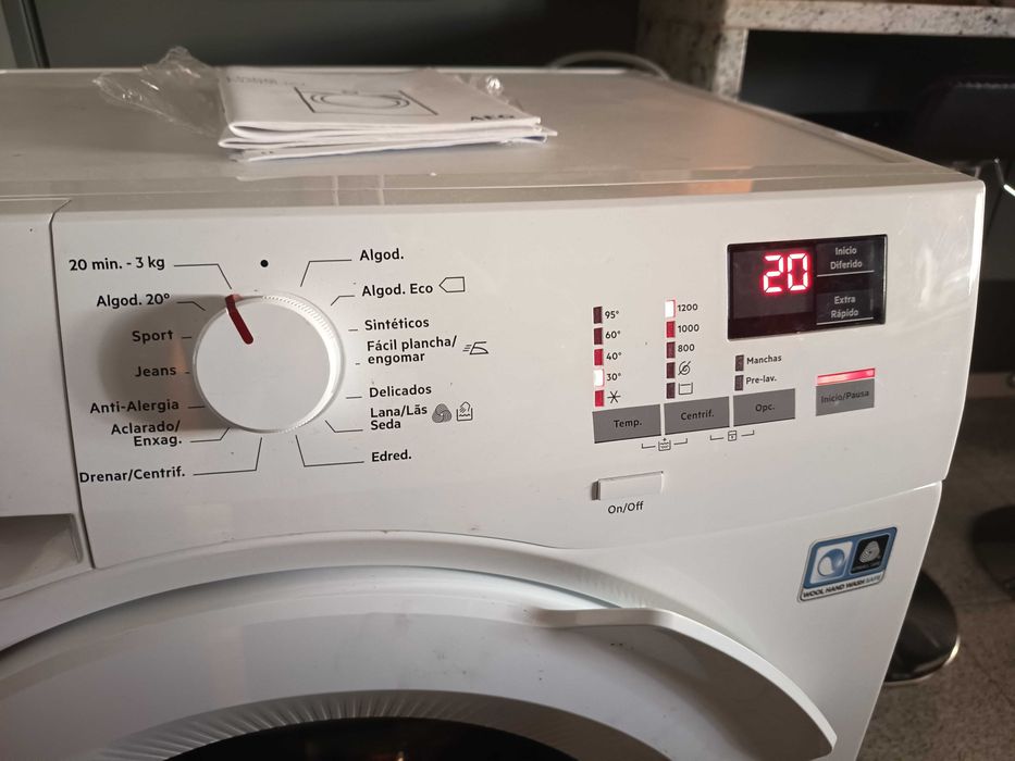 Máquina Lavar Roupa AEG L6FBK821U (ler com atenção) para Peças ou reparação