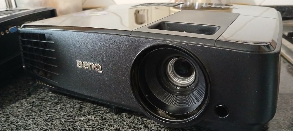 Projetores Benq sem uso