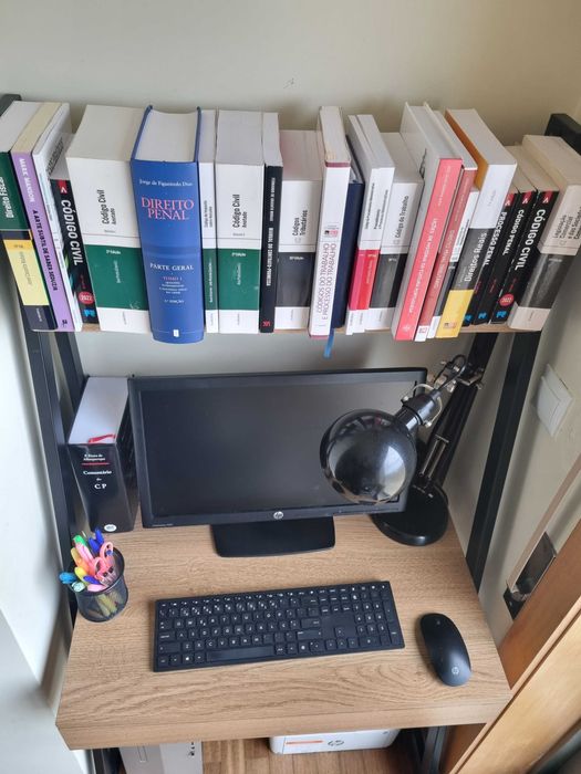 Estante de apoio / mesa de computador