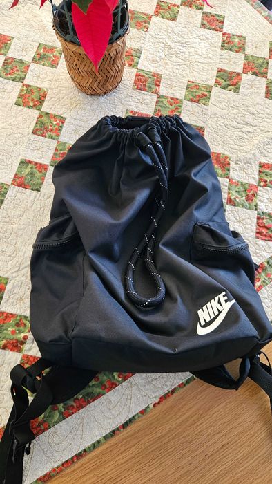 Mochila nike rucksack - estilo saco
