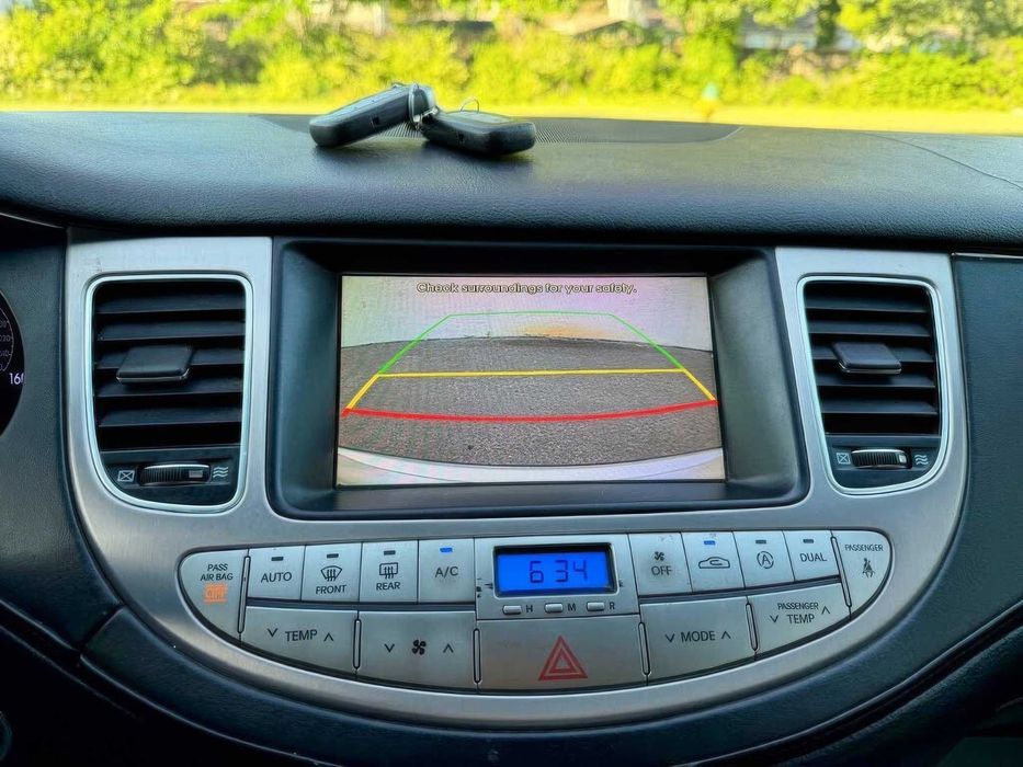 Hyundai Genesis      2012