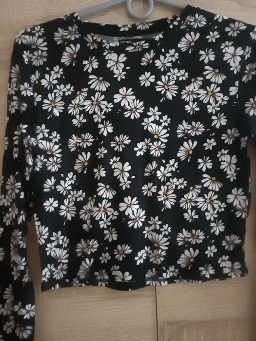 Top, crop top czarny w kwiatki