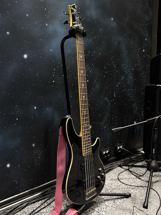 Продам бас-гітару Schecter Omen Extreme 5 BLK