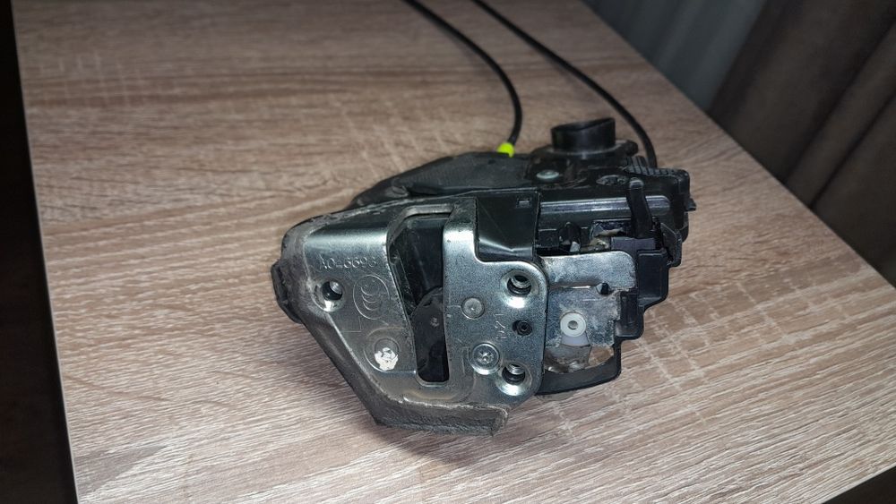 Замок двері задній лівий електро 2 Піна Toyota Auris (E15) 2006-2012 3