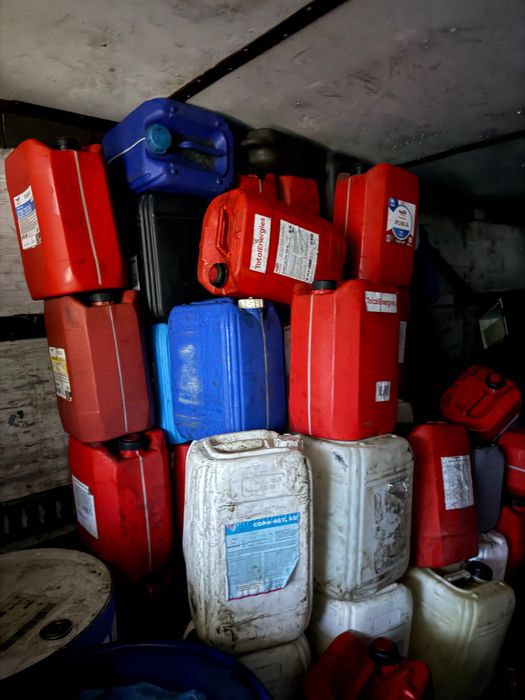 Продам канистры пластиковые б/у