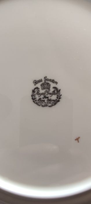 Serviço de 12 pratos com terrina e travessa Royal Grafton Ro