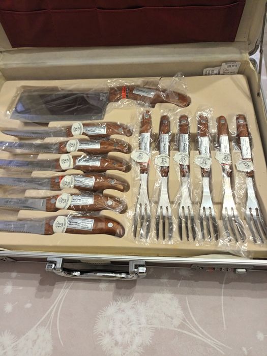 Myśliwski zestaw noży i nożyc firmy Hoffner.