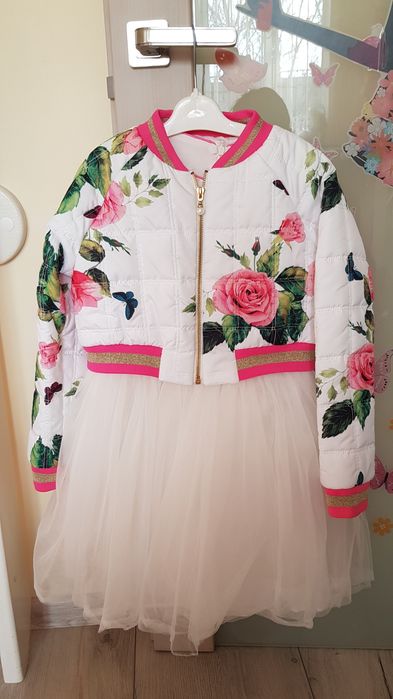 Продам платье с курточкой 6-7лет