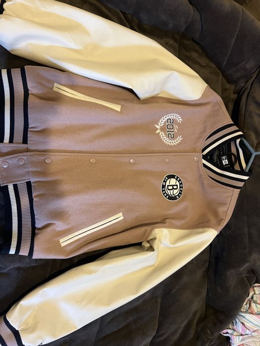 Vendo casaco New Era tamanho M, como novo.