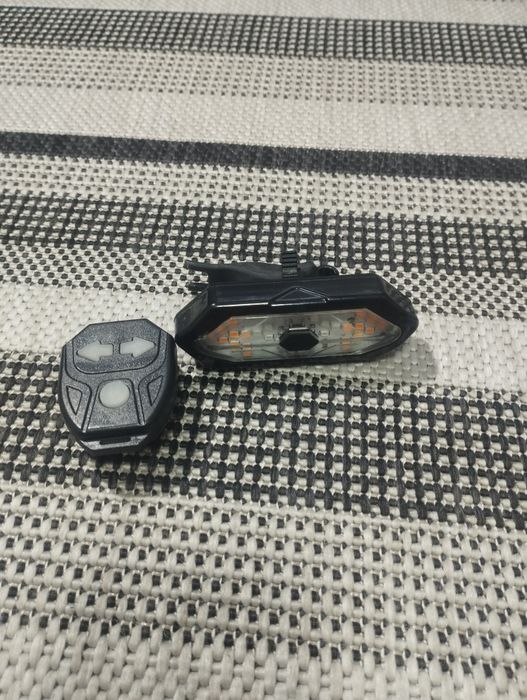 Задній ліхтар та поворотник